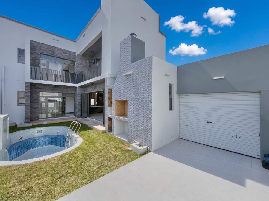 6 Bedroom Property for Sale in Sandown Western Cape
